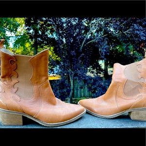 Sundance ankle boots. Gee WaWa women's booties!